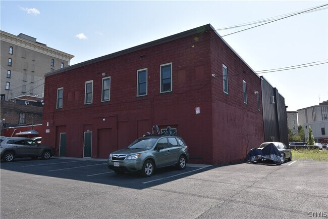 Building Photo - 152 Court St