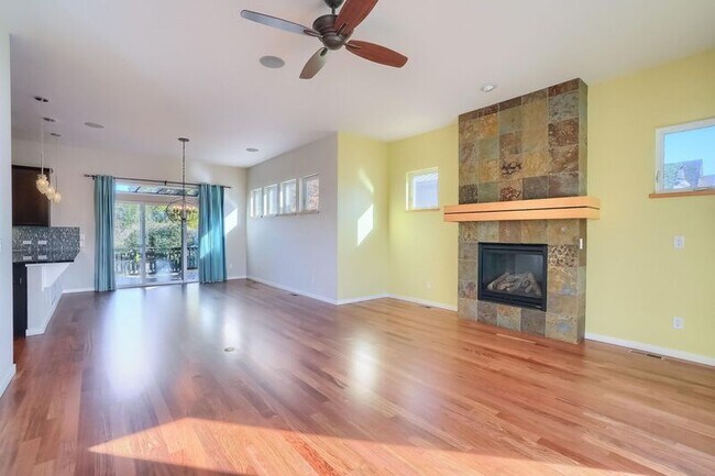 Building Photo - 2421 Rose Ct