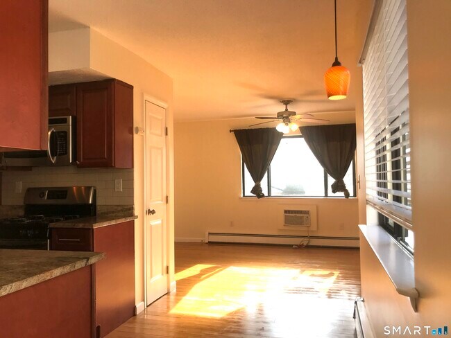 Building Photo - 60 Plainfield Ave