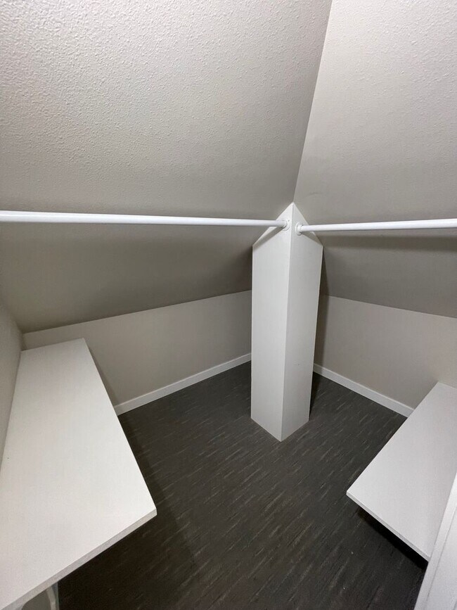 Building Photo - Newly Remodeled 2 Bed 1.5 Bath Home will Large Oversized 2-Stall Garage!