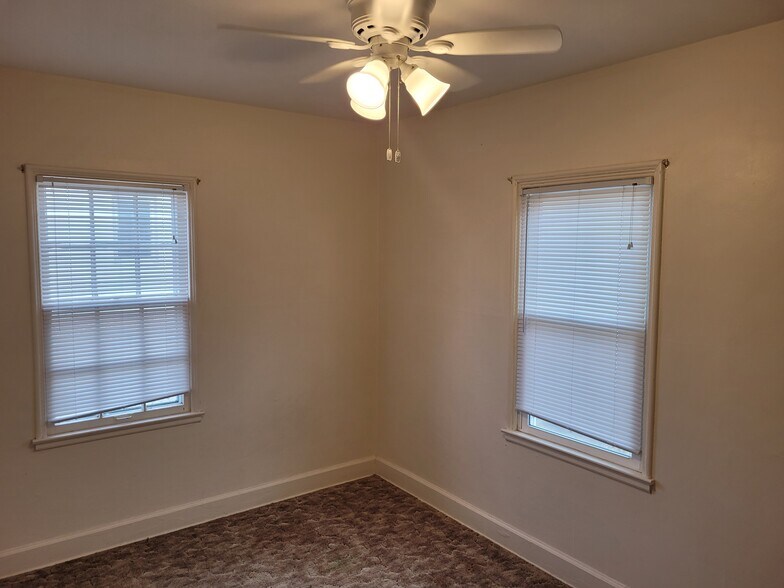 Bedroom - 530 W 10th St N