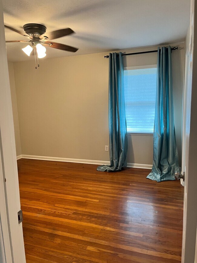 Primary Bedroom - 212 Mount Salus Rd