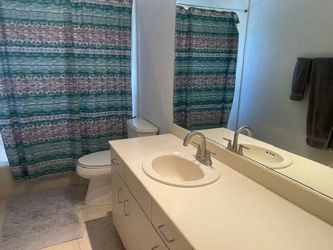 Building Photo - Beautiful home in gated community