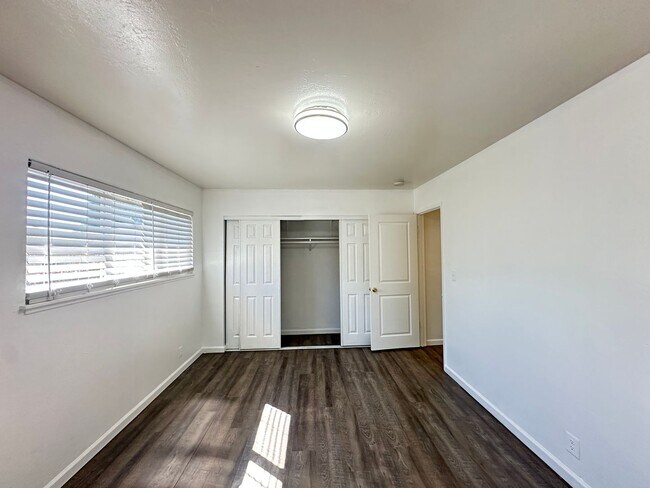 Building Photo - 3408