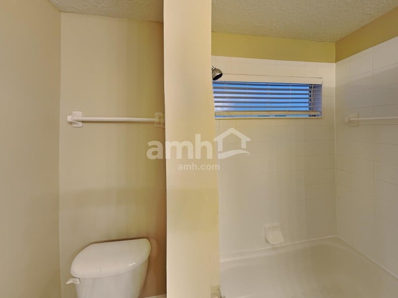 Building Photo - 3390 Victoria Lakes Dr N