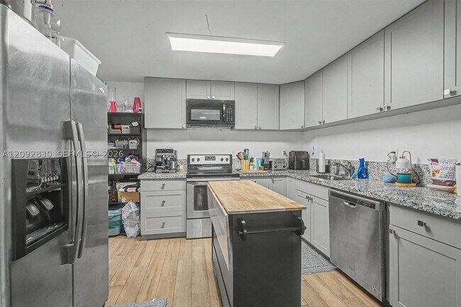 Building Photo - 5910 SW 62nd St