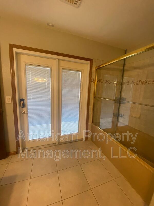 Building Photo - 4729 S Ironwood Ave