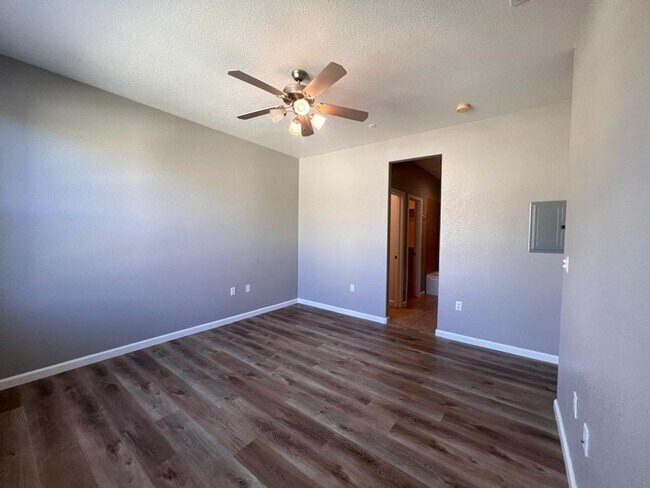 Building Photo - 427 Anchor Ln