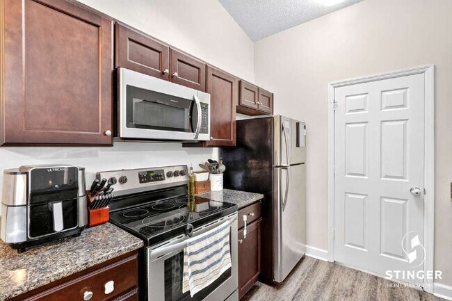 Building Photo - 13 Brindlewood Dr