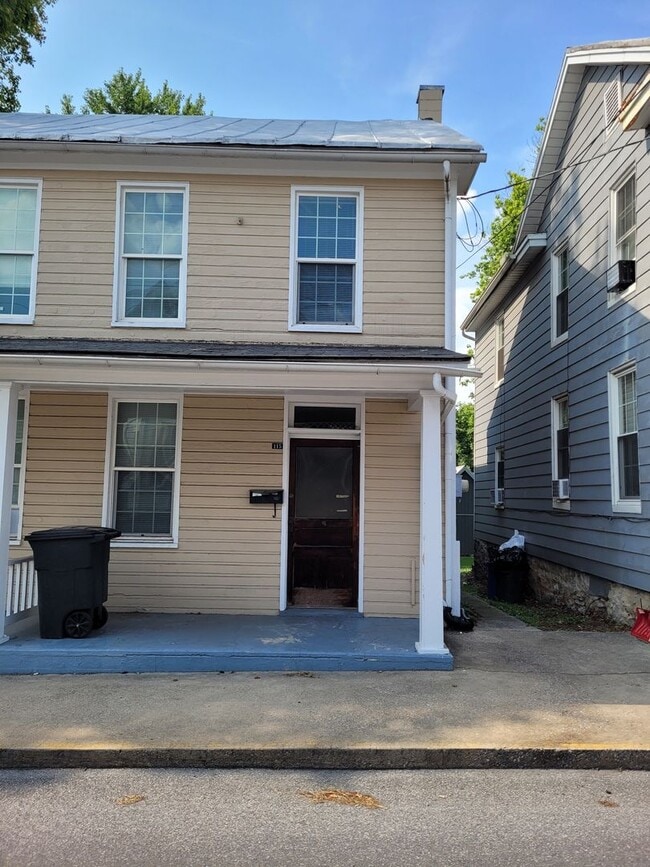 Building Photo - 115 E Burd St