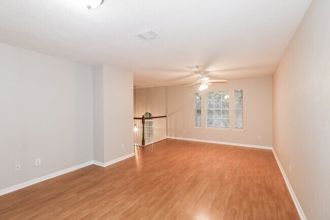 Building Photo - 8919 Green Ray Dr