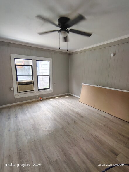 Building Photo - 215 S 6th Ave