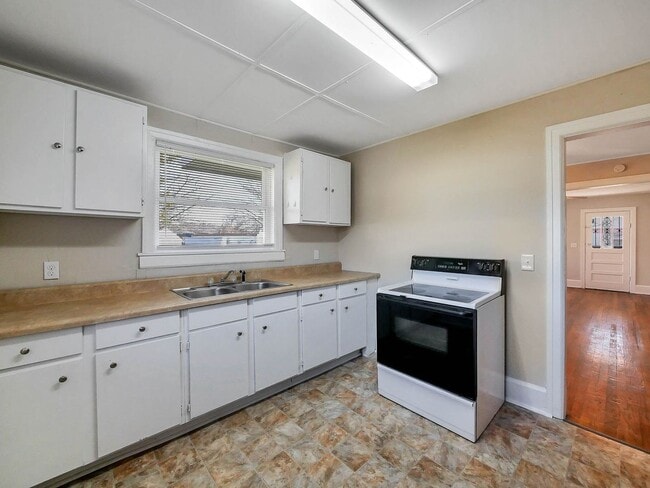 Building Photo - 2 BR 1 BA house for Rent