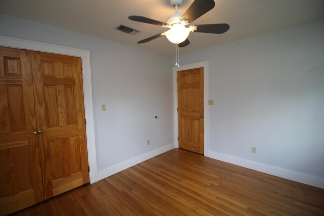 Building Photo - 732 Woodmere Dr