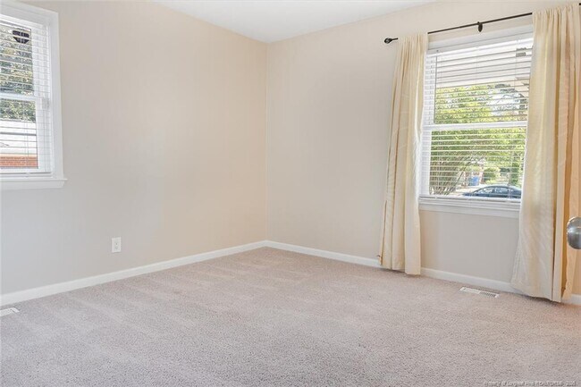 Building Photo - 1939 Shiloh Dr