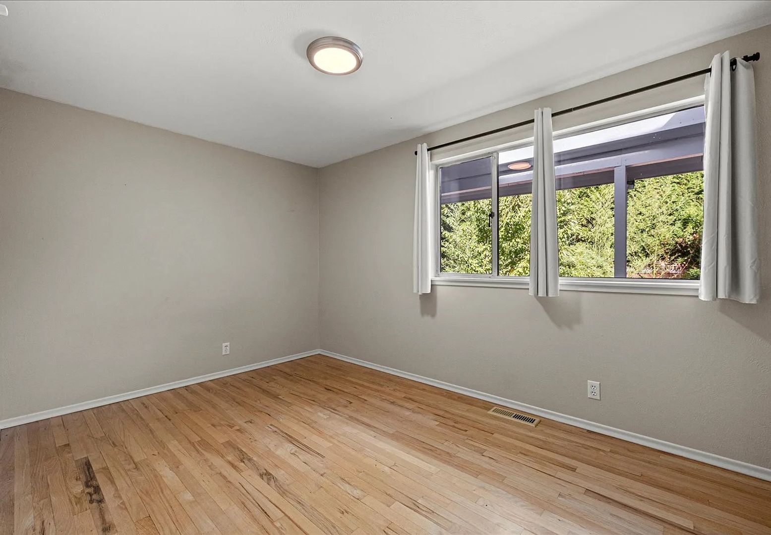 Building Photo - Bellevue Home