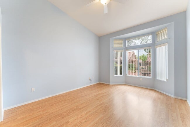 Building Photo - Sun City Summerlin 2 bedroom and 2 bathroom in a  55 and older Neighborhood