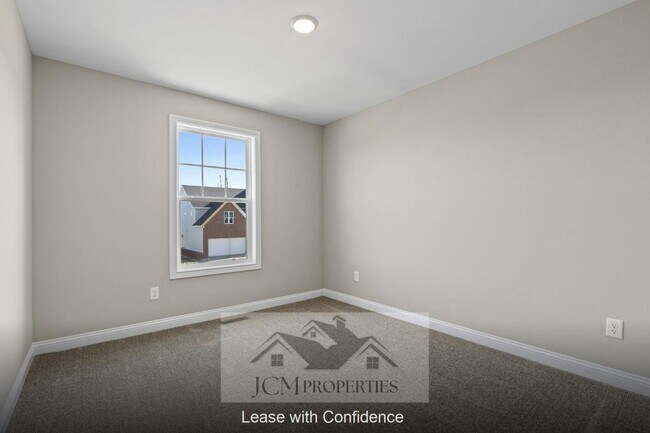 Building Photo - 905 Camden Ct