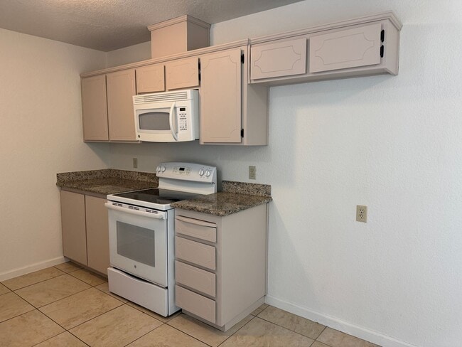 Building Photo - Four Bedroom, Two Bathroom, Water/Sewer/Trash and Yard Maintenance Included!