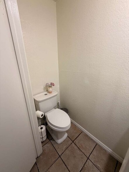 RESTROOM #1 - DOWNSTAIRS - 2118 Obarr Pl
