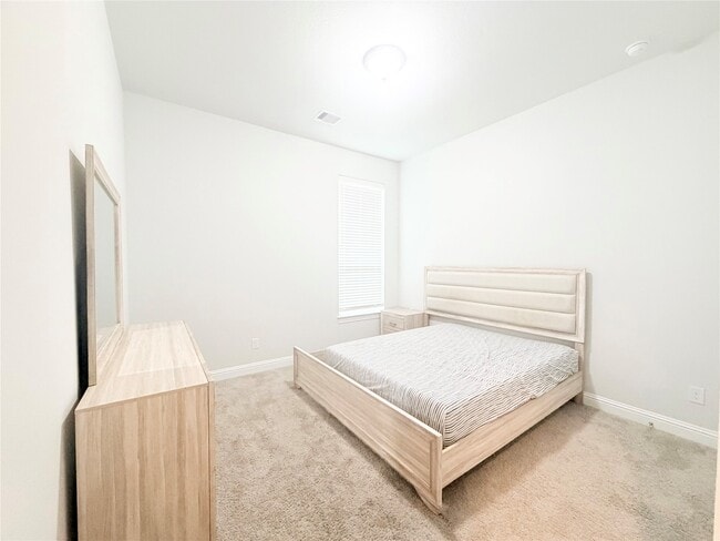 Building Photo - 6610 Lake Oasis Dr