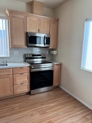 Kitchen /range - 12215 Hawksmoor St