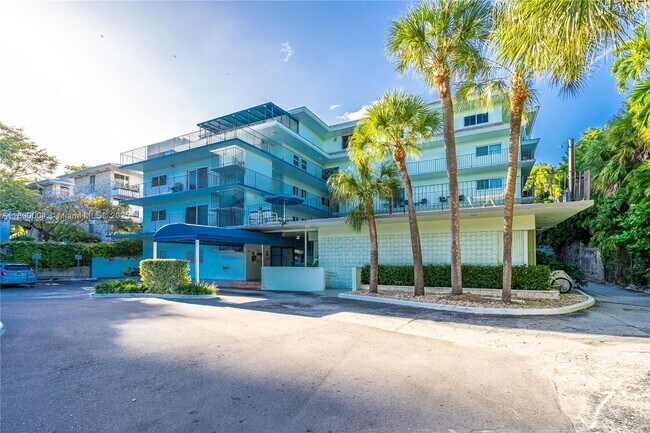 Building Photo - 2539 S Bayshore Dr