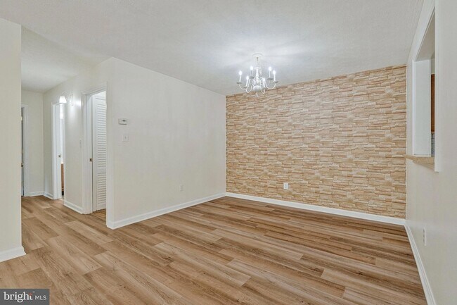 Building Photo - 10070 Oakton Terrace Rd