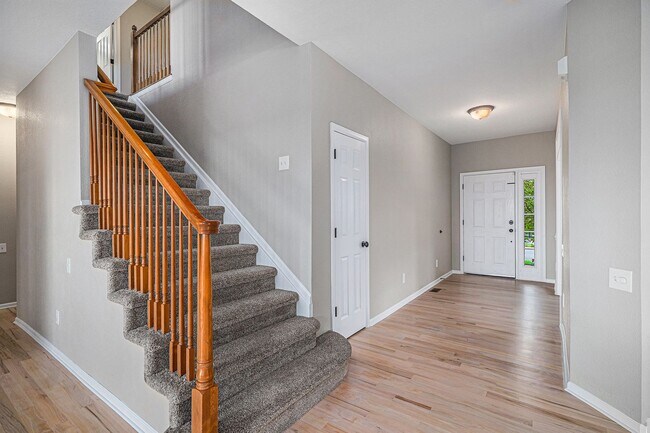 Building Photo - 4 bed/4 bath, Three Story Home Backing to ...