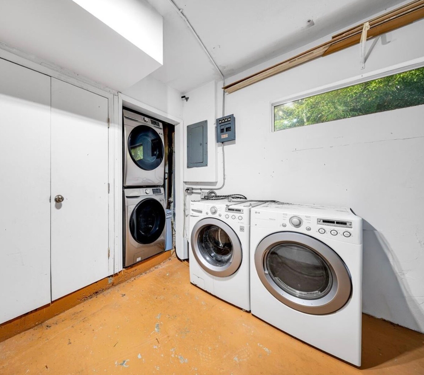 Building Photo - 4000 Alhambra Cir