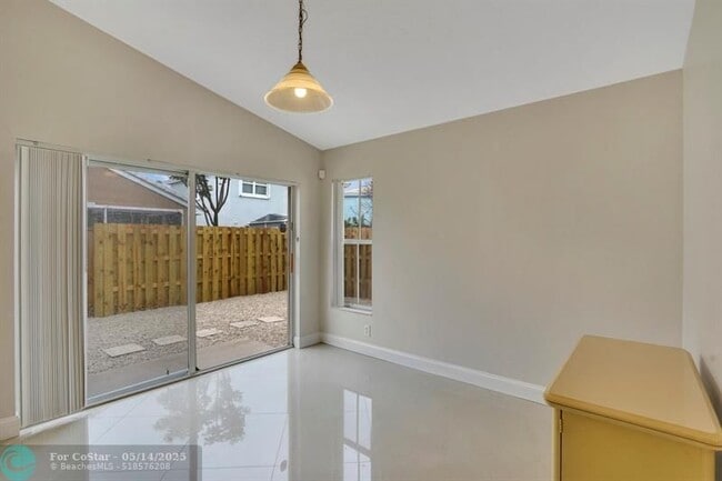 Building Photo - 3387 Chickee Ln