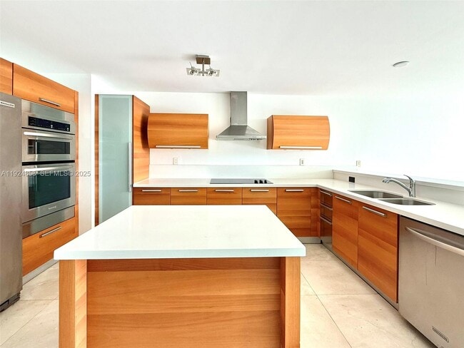 Building Photo - 2950 NE 188th St