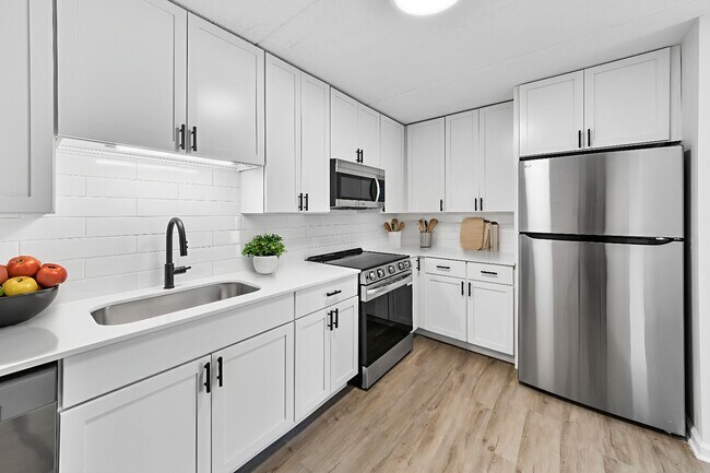 Building Photo - Modern 1-Bedroom in Downtown Highland Park | Private Terrace + In-Unit Laundry