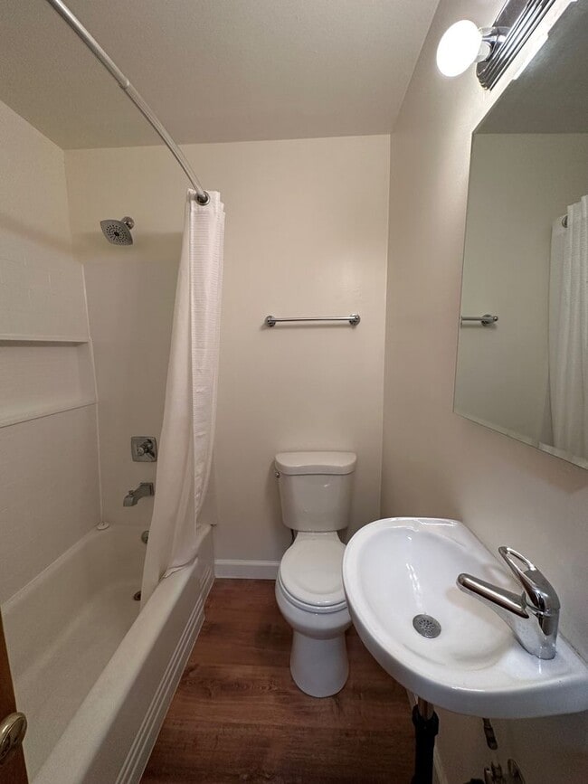 Building Photo - 12820 SW Glenhaven St