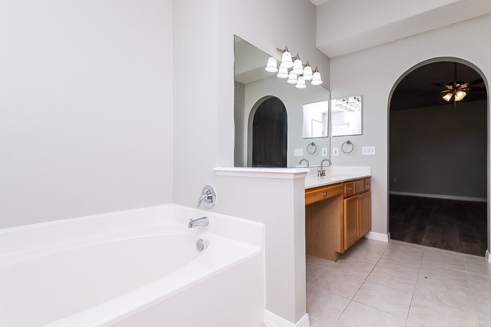 Building Photo - 12937 Lake Vista Dr