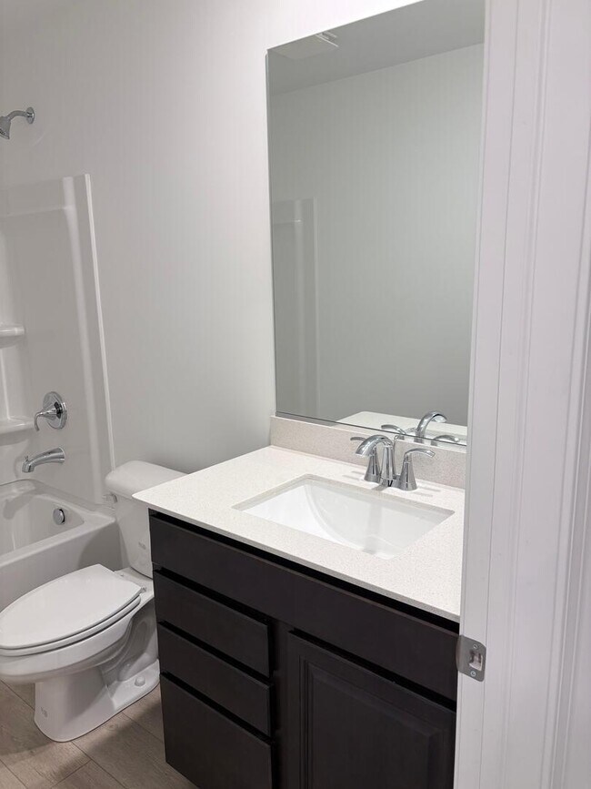 Building Photo - 460 Hathaway Ln