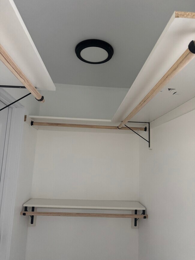 Building Photo - 1302 E Mardina St