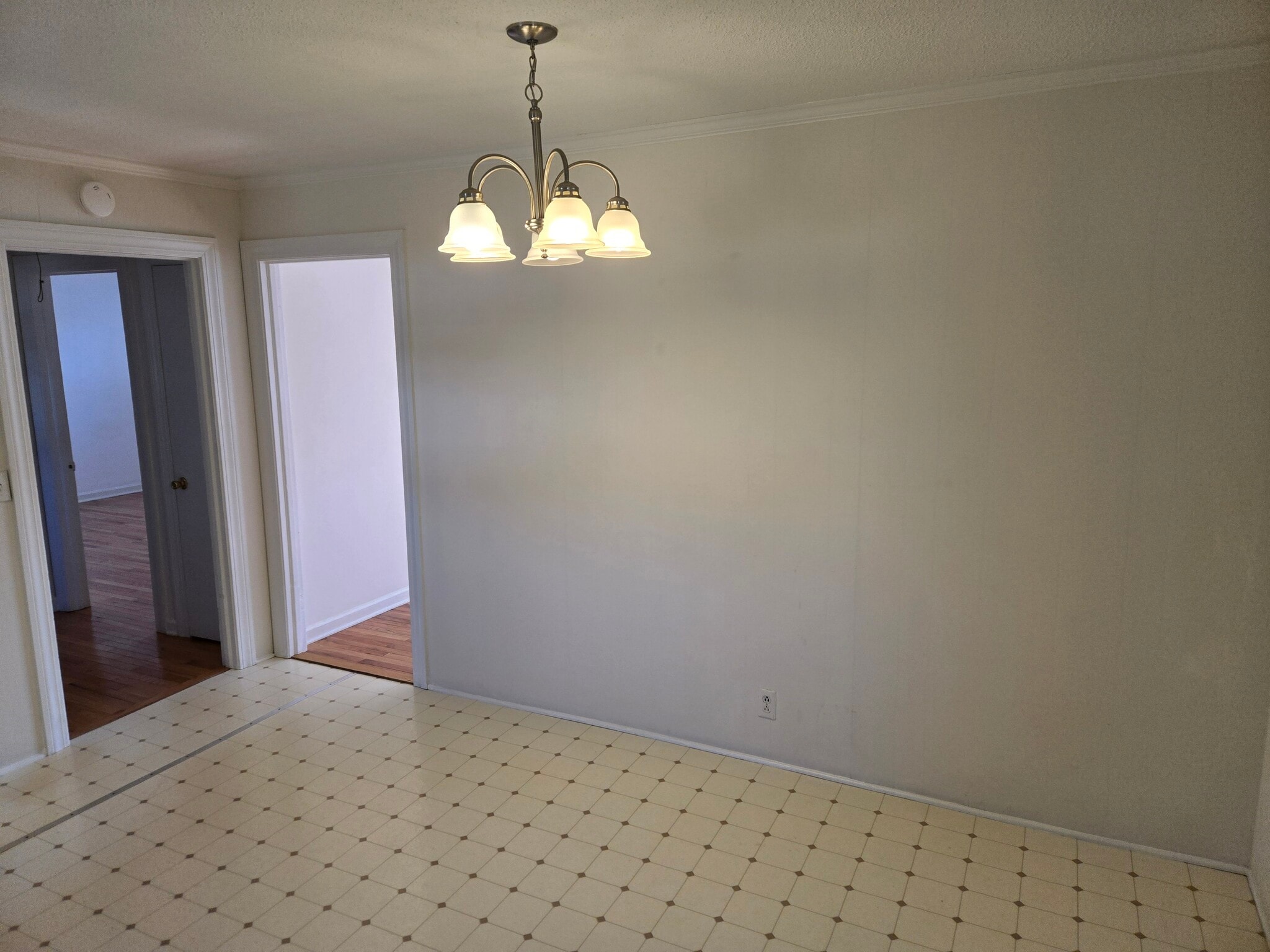 dining/kitchen area - 10025 N Oak St