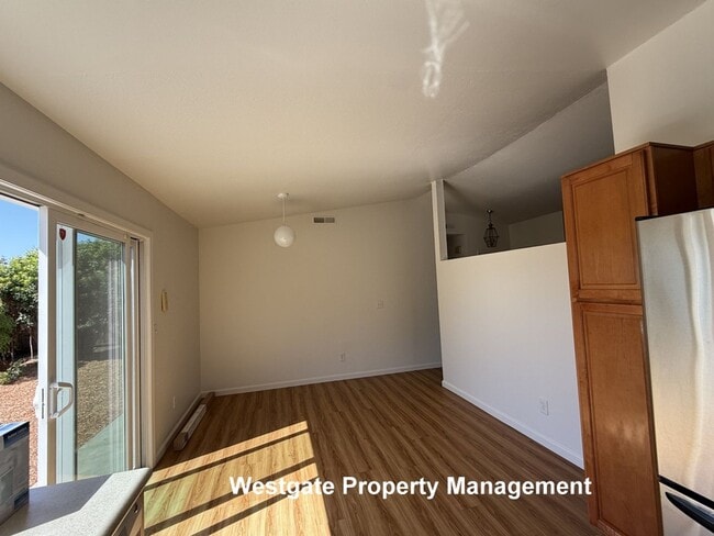 Building Photo - 864 Crinella Dr