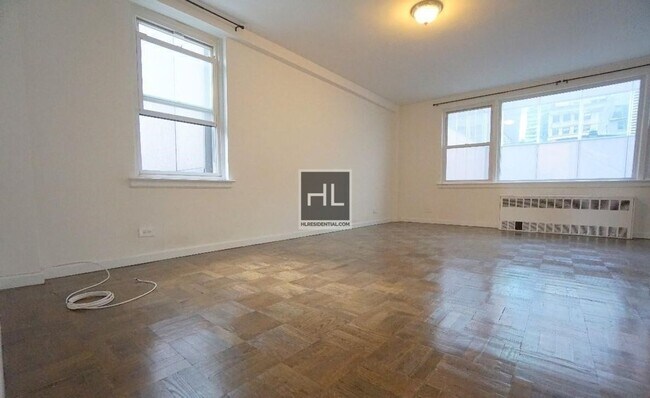 Primary Photo - EAST 55 STREET