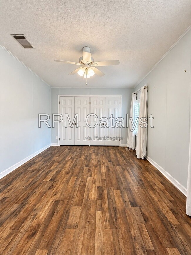 Building Photo - 116 Dolphin Dr S