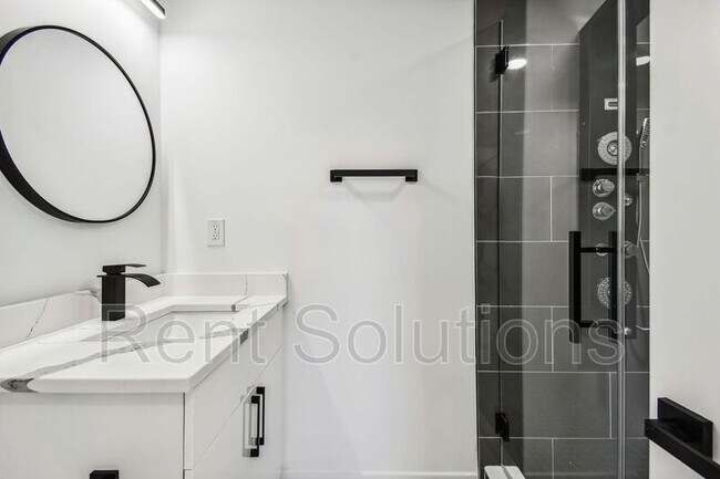 Building Photo - 110 28th Ave N