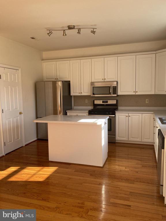 Building Photo - 713 Whitetail Cir