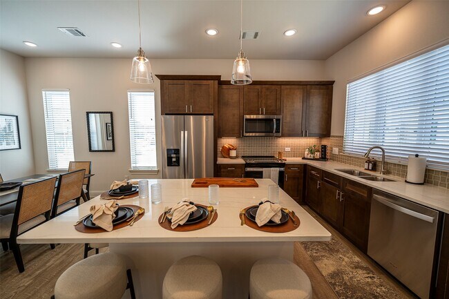 Building Photo - 18114 Greenhill Song Trl