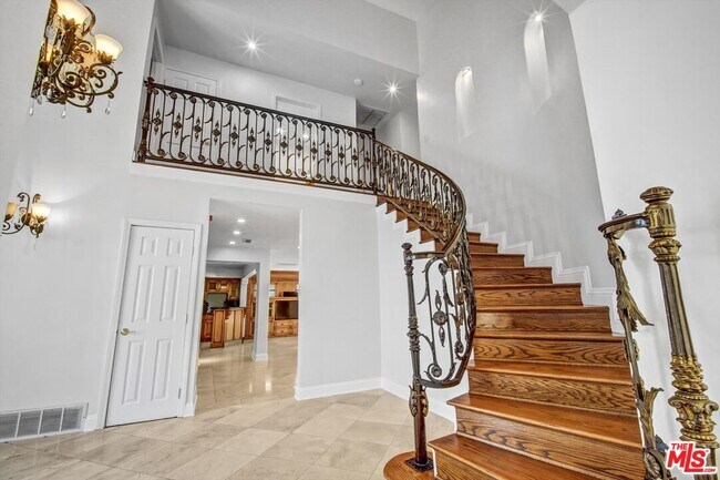 Building Photo - 1515 Outlook Cir