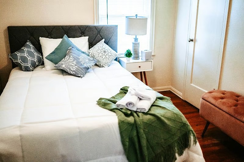 Building Photo - 1469 Sherbrook Rd