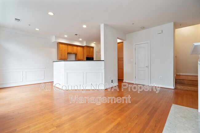 Building Photo - 3546 Carriage Walk Ln