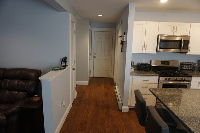 Building Photo - 18 Lilac Ln