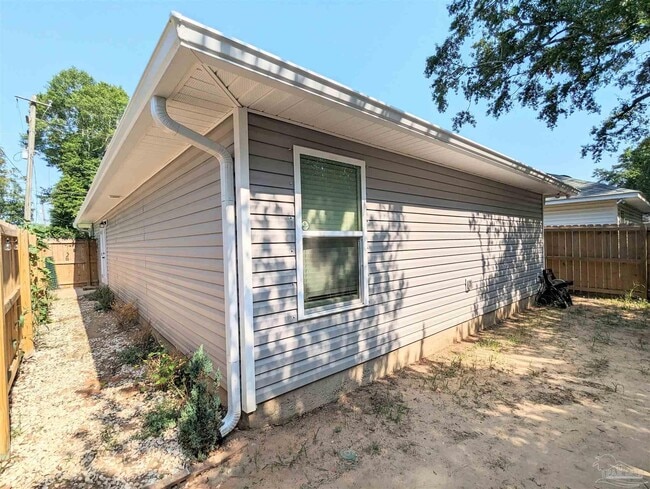 Building Photo - 8698 Doris Ave