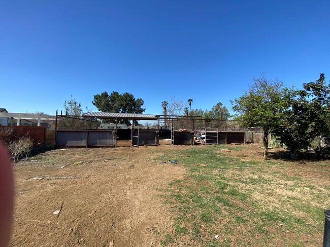 Building Photo - Single story 4 Bedroom for Lease Jurupa Va...